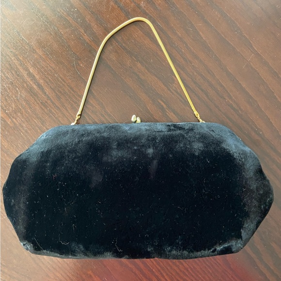Stunning Black Velvet Vintage Evening Bag with Gold chain Handle & Kisslock Top - Picture 2 of 12